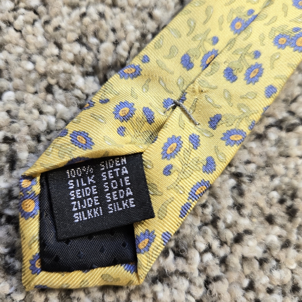 Vintage TANGO Yellow 100% SILK Tie w/ Blue Flowers Mens EUC - Picture 7 of 7